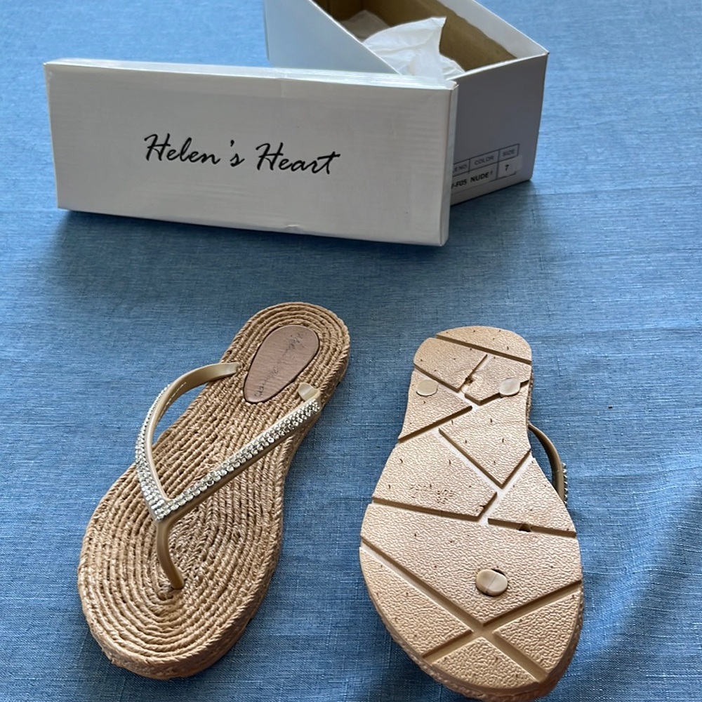 Cute rhinestone flip flops ! Size7
